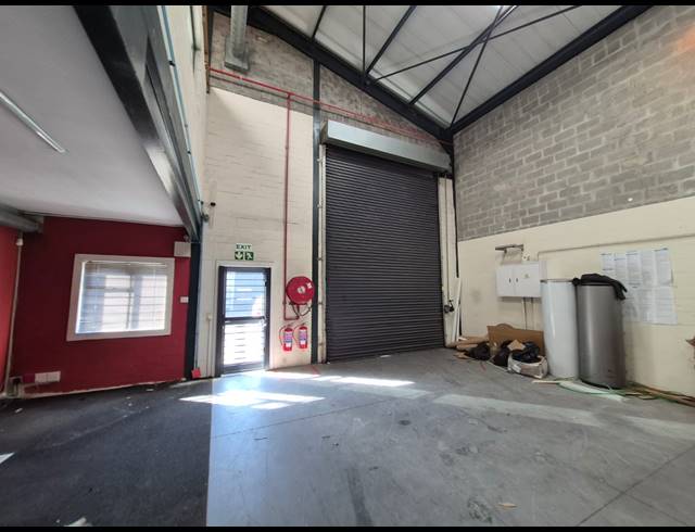 402M² WAREHOUSE TO LET IN MAITLAND